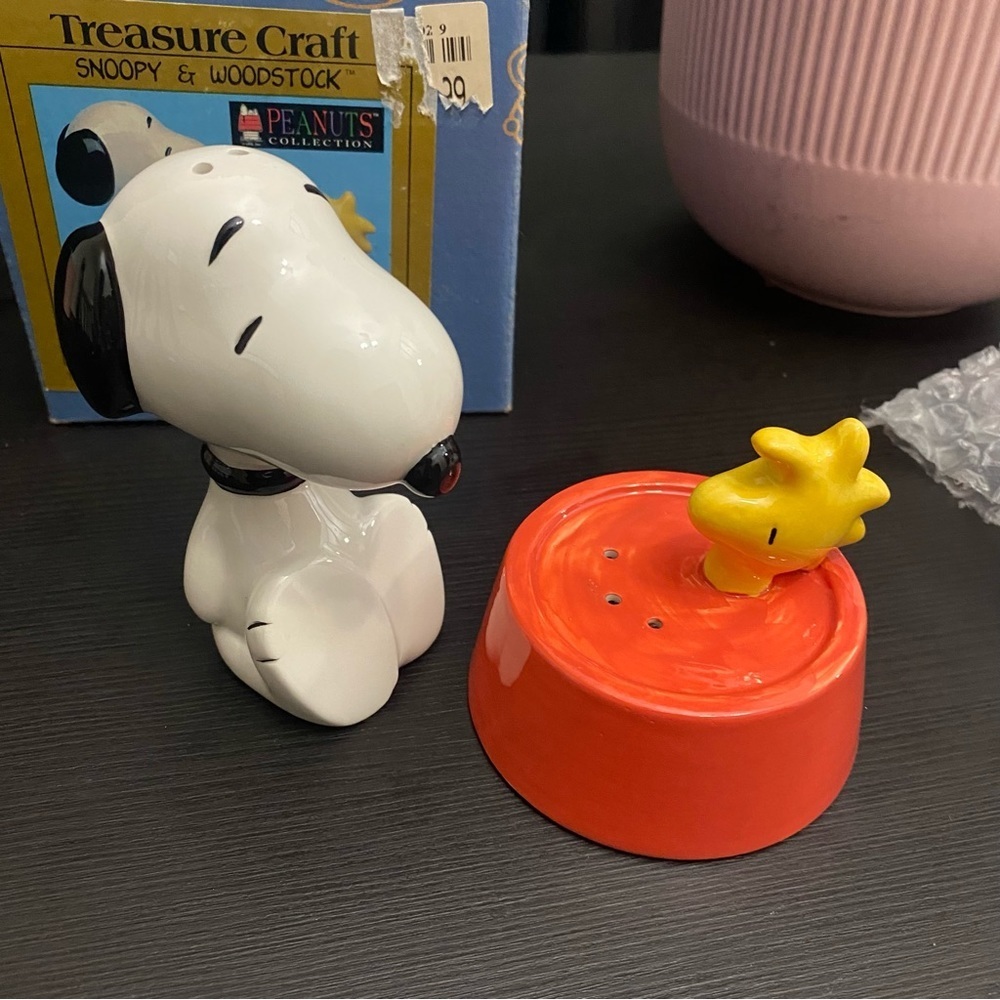 Peanuts | snoopy and Woodstock salt and pepper shakers